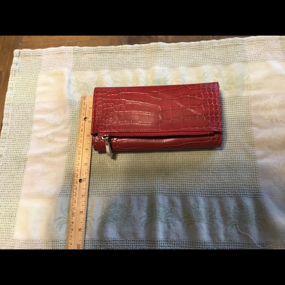 Red wallet. - Picture 2 of 3